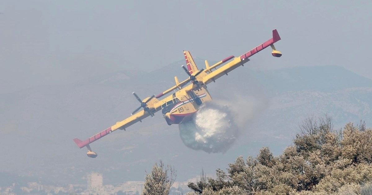 Hrvatska drugi dan zaredom šalje kanader u pomoć Crnoj Gori
